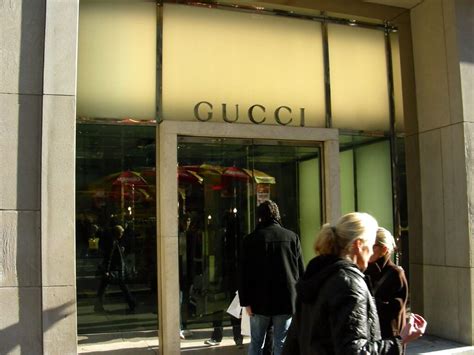 when does gucci have sales